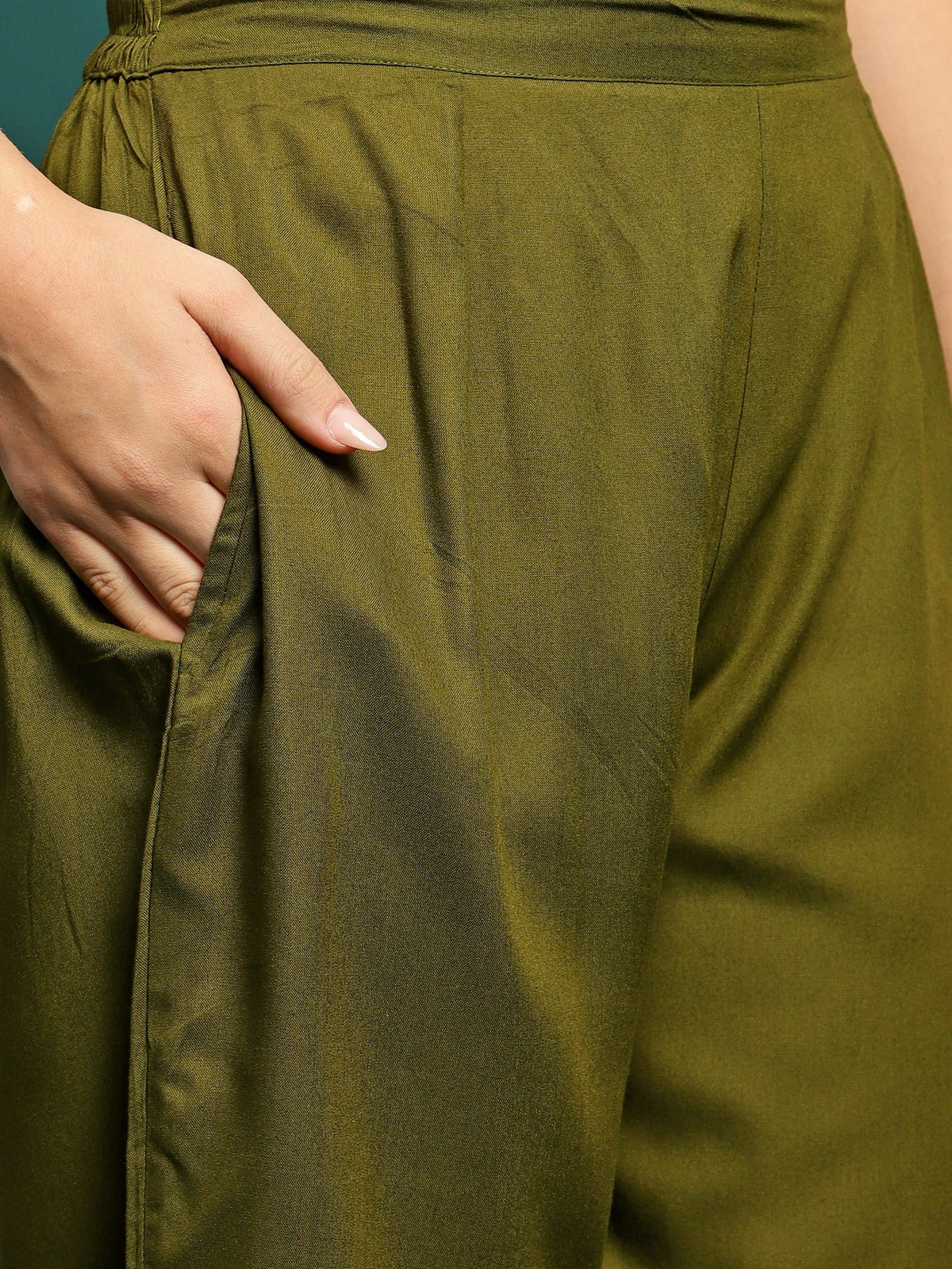 Serene Thread Floral Embroidered Kurta with Trousers & Dupatta