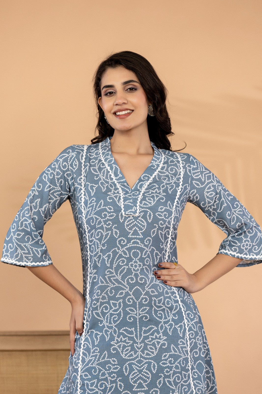aunlabel Women's Grey Muslin Printed Co-Ord Set | V-Neck Flared Kurti with Straight Pants