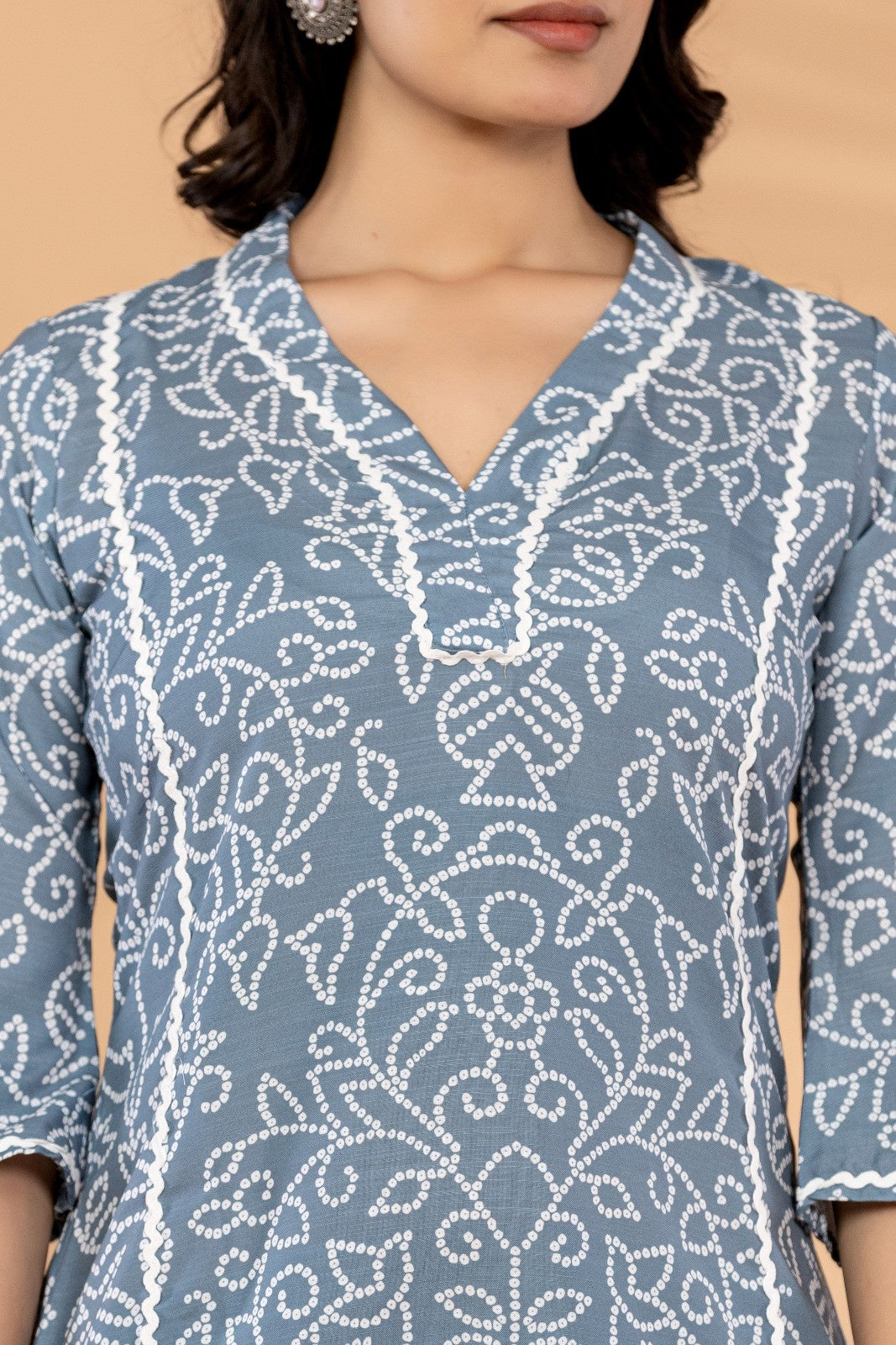 aunlabel Women's Grey Muslin Printed Co-Ord Set | V-Neck Flared Kurti with Straight Pants